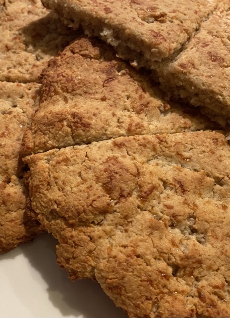 Juustoinen teeleipä